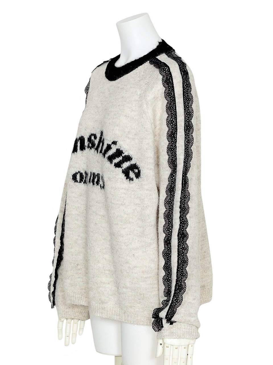 レーストリミングウールニットIVORY スタイリングイメージ2