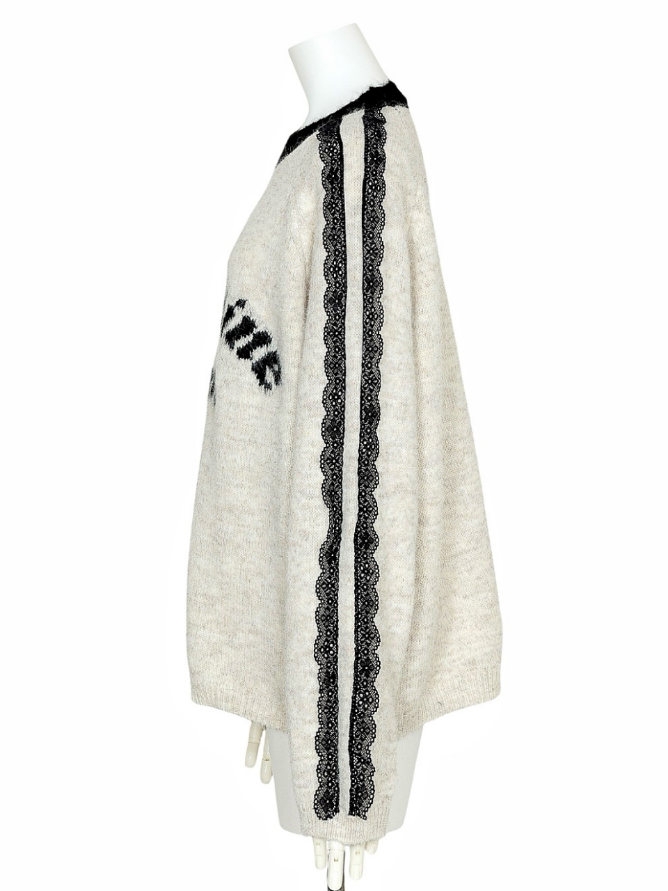 レーストリミングウールニットIVORY スタイリングイメージ3