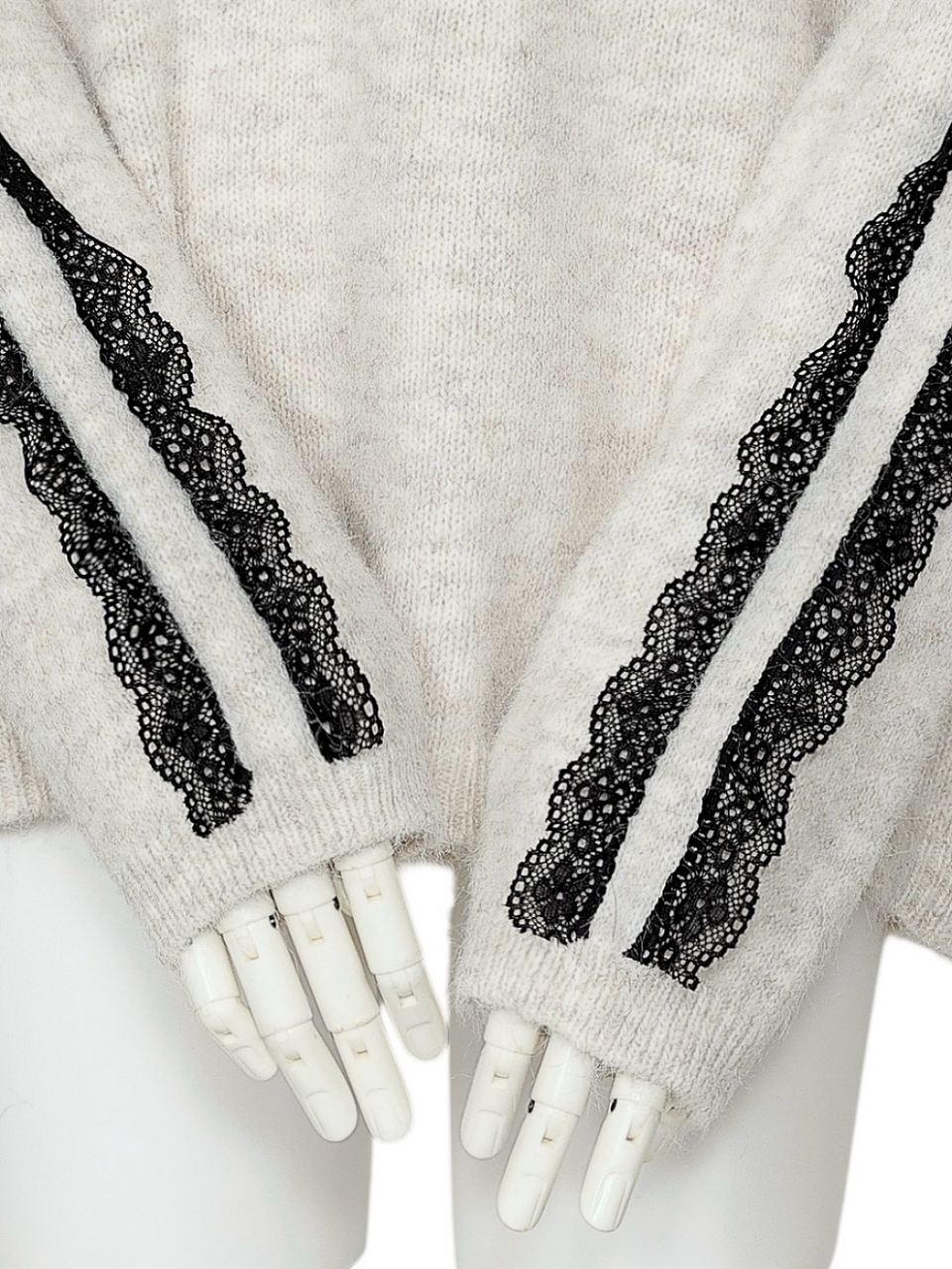 レーストリミングウールニットIVORY スタイリングイメージ7