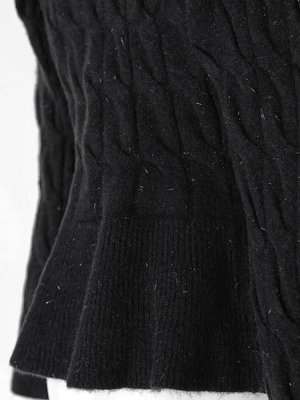 ソフィアペプラムカーディガンBLACK スタイリングイメージ8