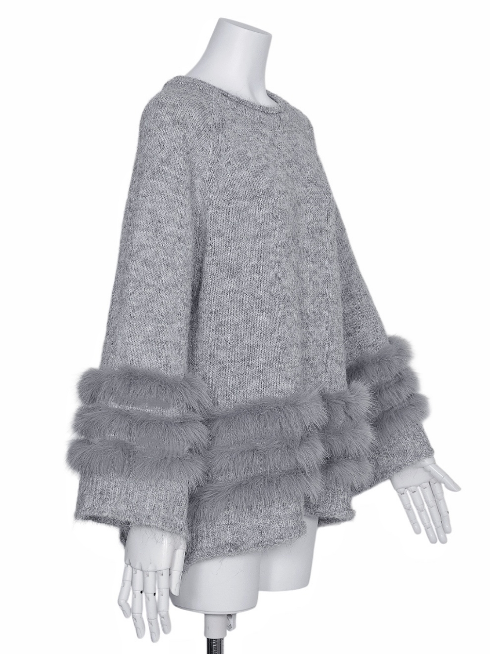 ティアードファーラメニットGRAY スタイリングイメージ3