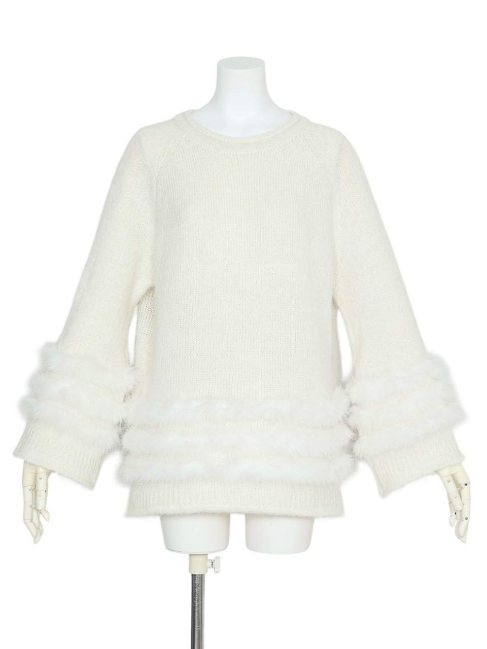 ティアードファーラメニットIVORY スタイリングイメージ1