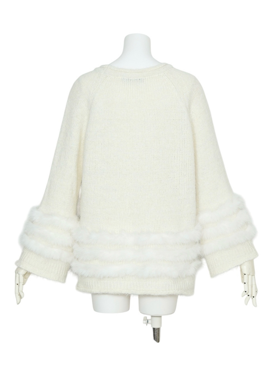 ティアードファーラメニットIVORY スタイリングイメージ4