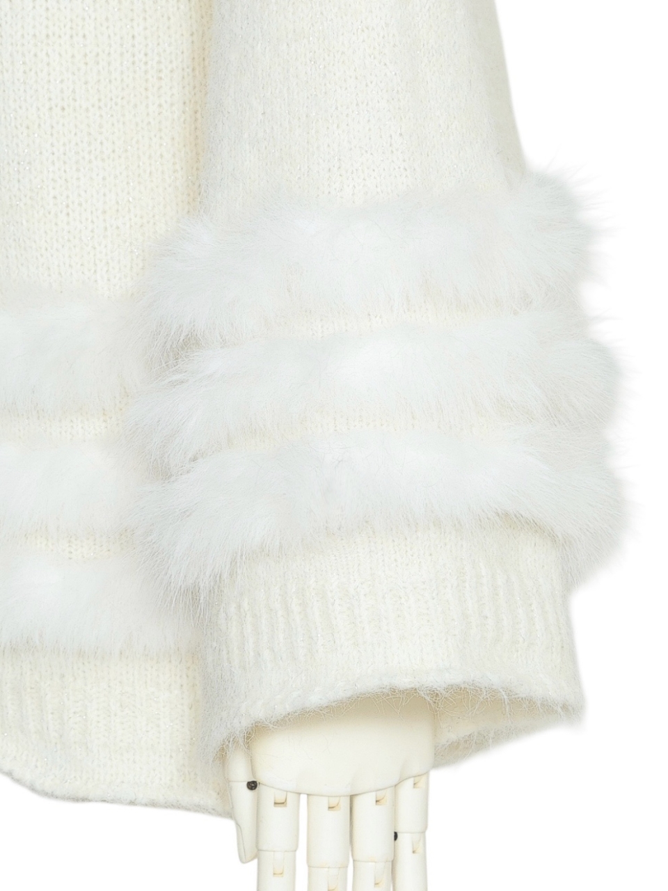 ティアードファーラメニットIVORY スタイリングイメージ5