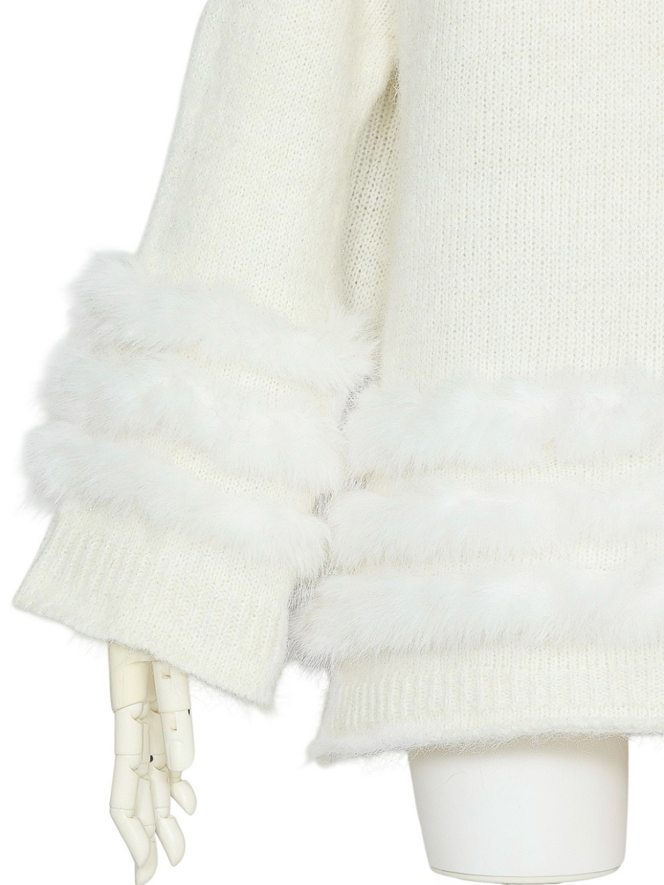 ティアードファーラメニットIVORY スタイリングイメージ6