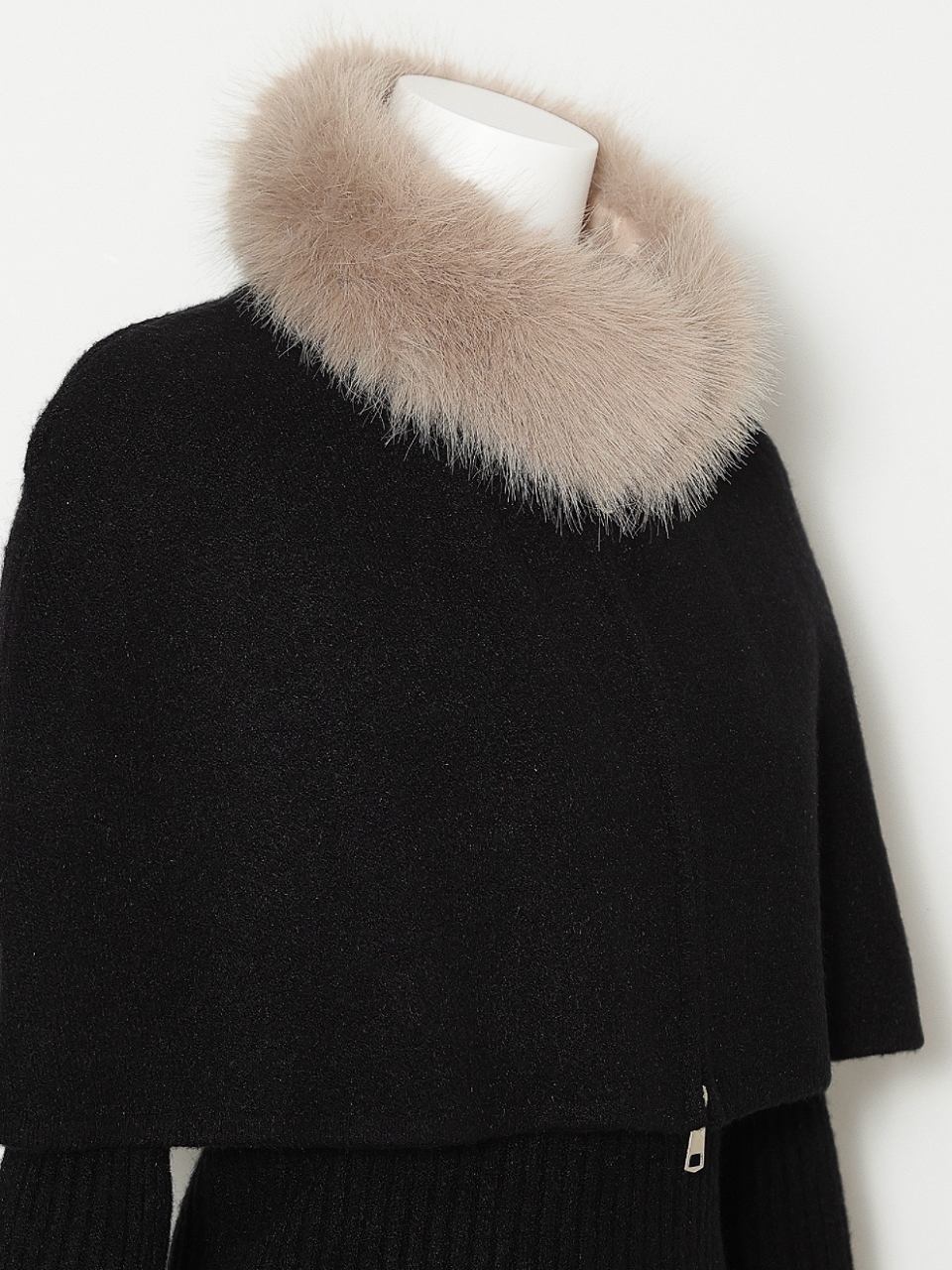 2WAYファーケープニットセットアップBLACK スタイリングイメージ8