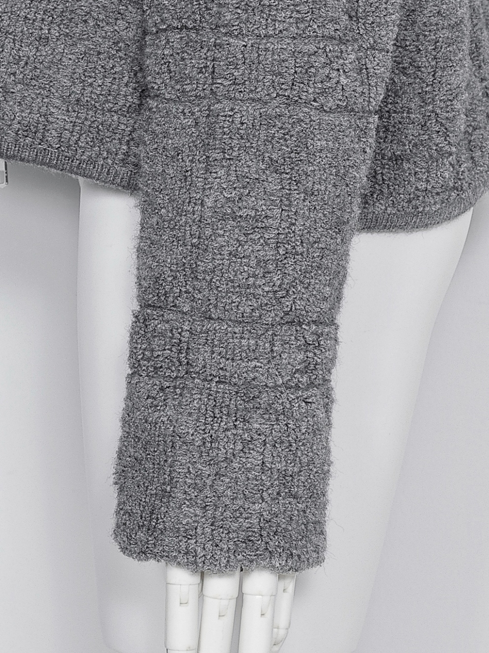 カナージュステッチファーフードニットアウターGRAY スタイリングイメージ6