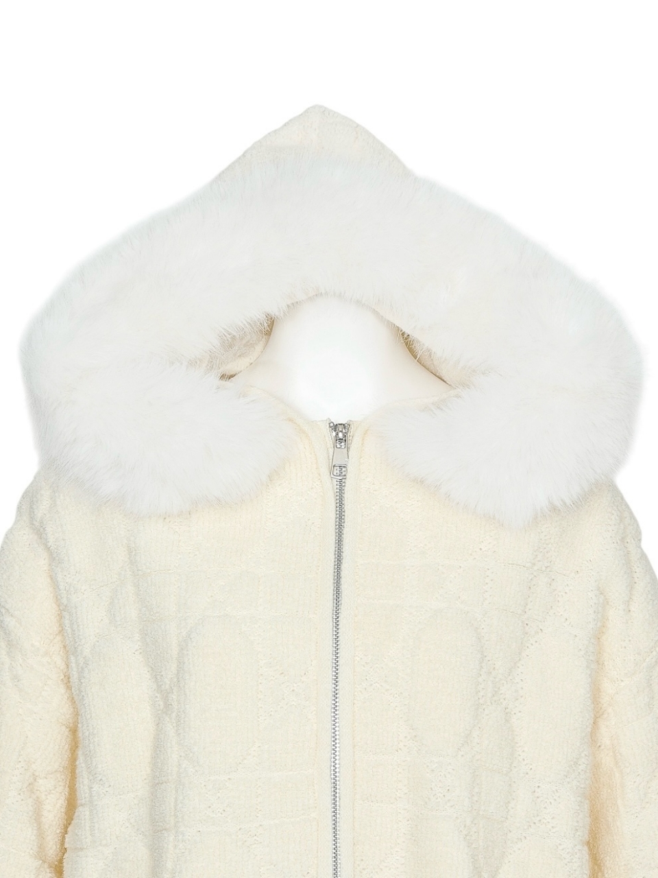 カナージュステッチファーフードニットアウターIVORY スタイリングイメージ5