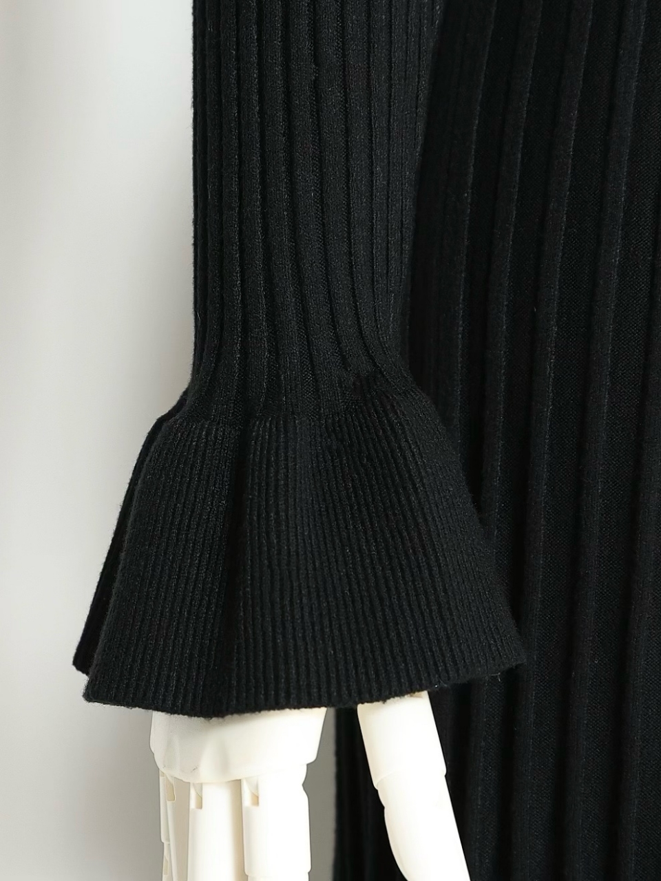 ジュエルリボンフリルワンピースBLACK スタイリングイメージ7