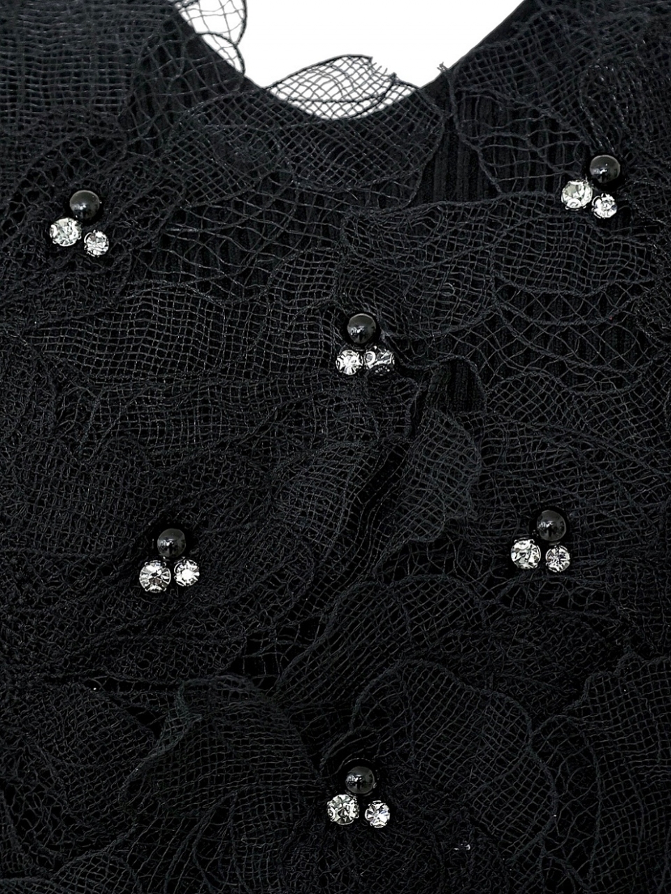 ビジューフラワーチュールレースニットBLACK スタイリングイメージ6