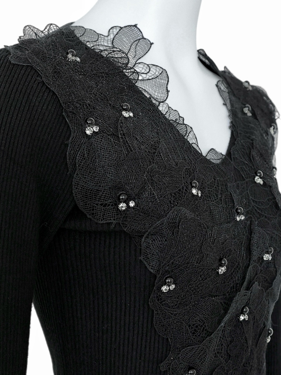 ビジューフラワーチュールレースニットBLACK スタイリングイメージ8