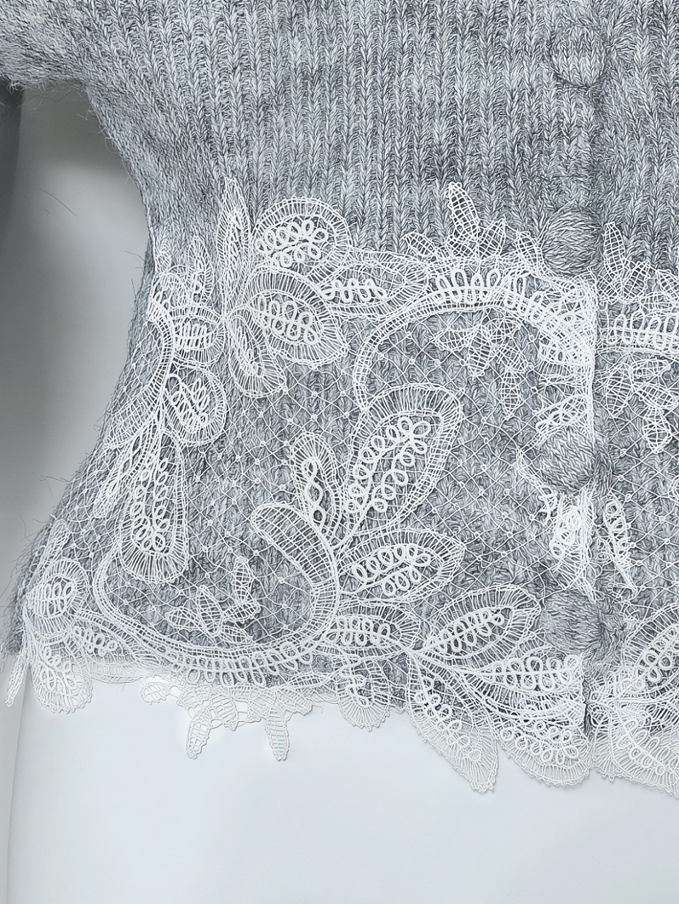 ボタニカルレースくびれカーディガンGRAY スタイリングイメージ6