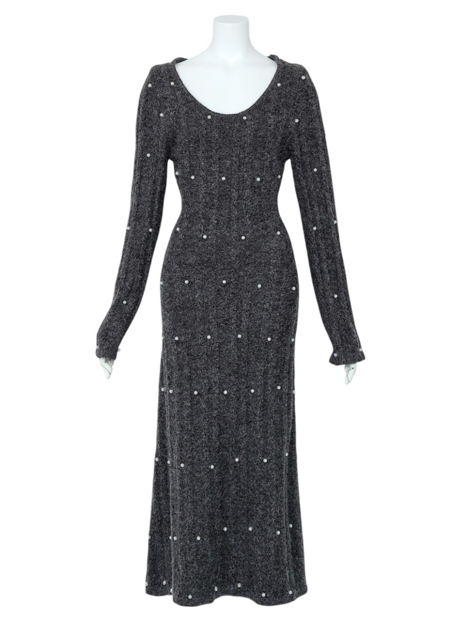 パールケーブルロングニットワンピースGRAY スタイリングイメージ1