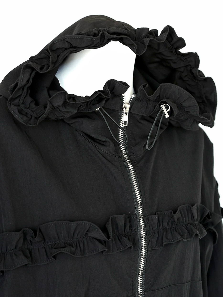 クララフリルシャカシャカパーカーBLACK スタイリングイメージ5