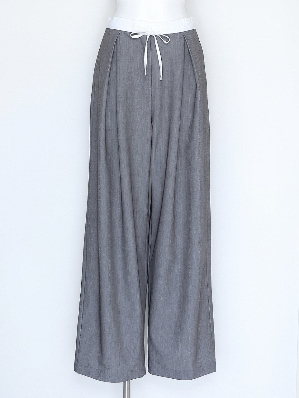 ドロストWウエストイージースラックスGRAY スタイリングイメージ2