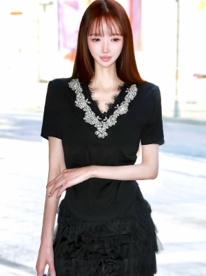 ジュエルネックカーヴィトップスBLACK