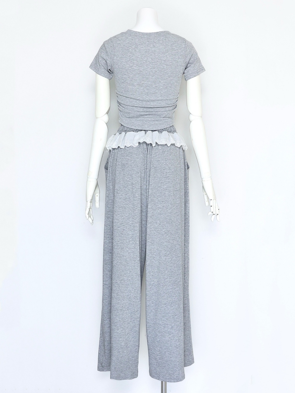 フリルパンツセットアップGRAY スタイリングイメージ3