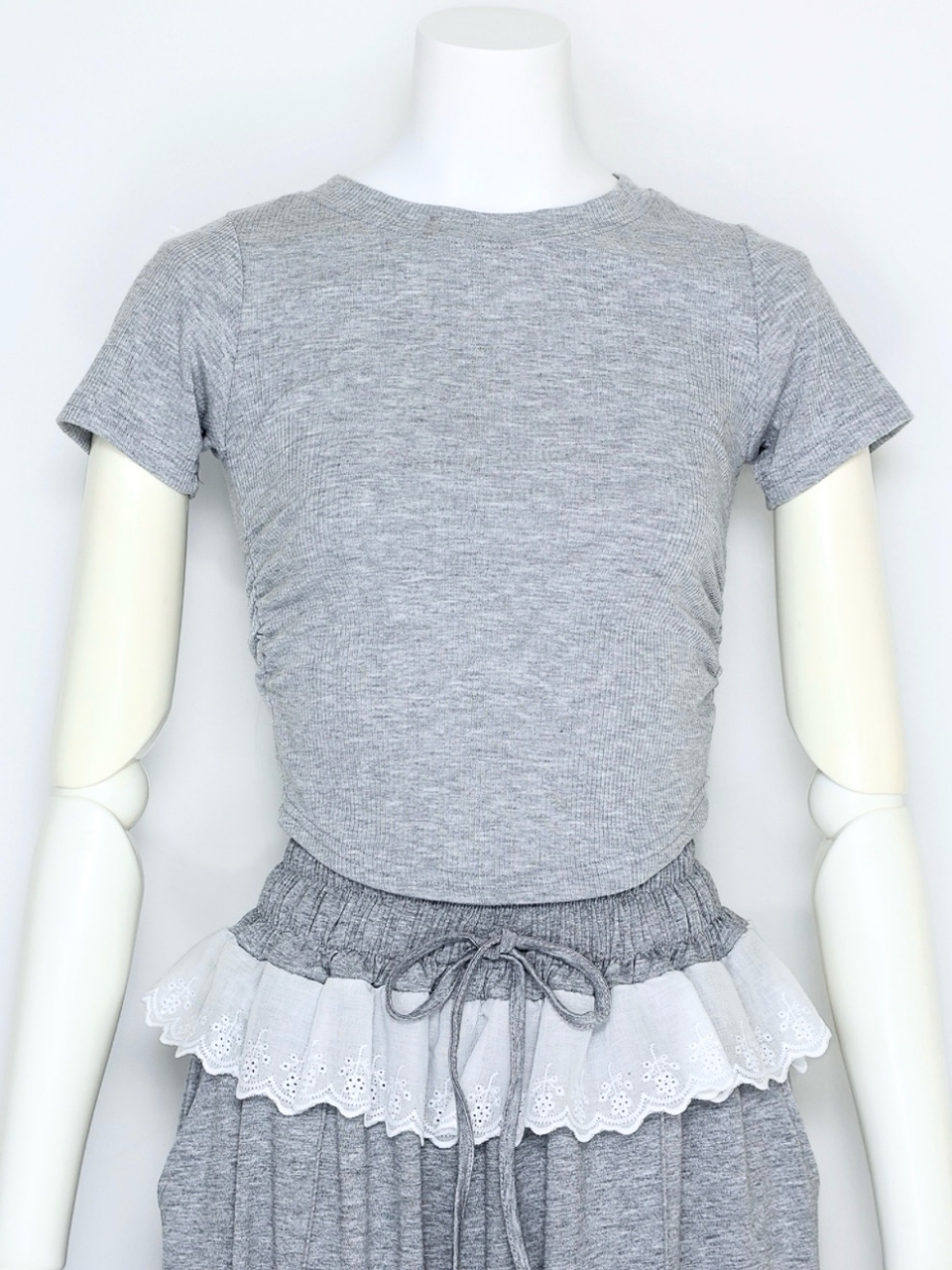 フリルパンツセットアップGRAY スタイリングイメージ4