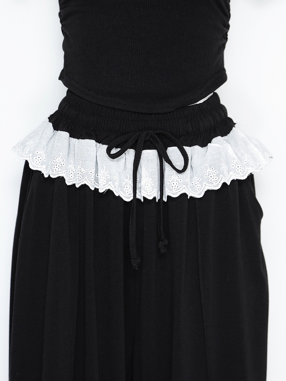フリルパンツセットアップBLACK スタイリングイメージ5