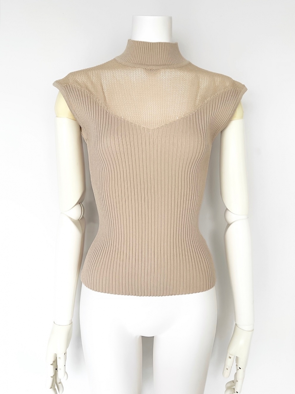 デコルテメッシュサマーニットBEIGE スタイリングイメージ1