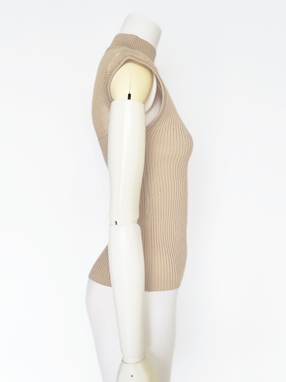デコルテメッシュサマーニットBEIGE スタイリングイメージ3