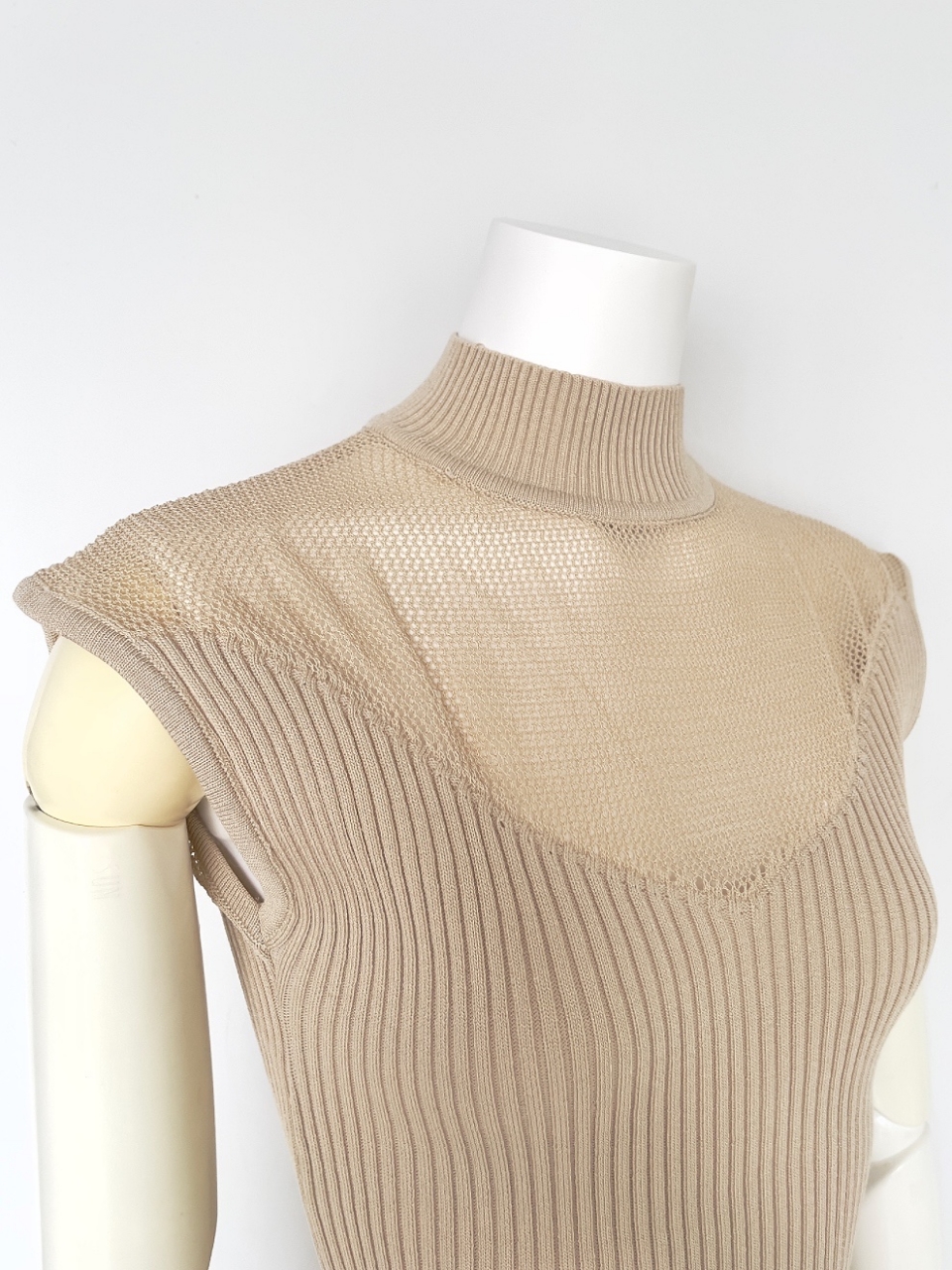 デコルテメッシュサマーニットBEIGE スタイリングイメージ5
