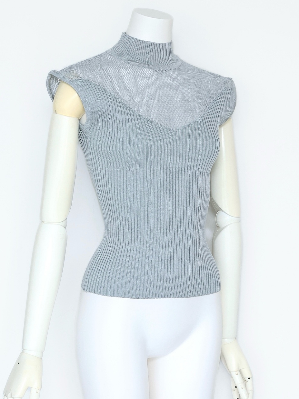デコルテメッシュサマーニットGRAY スタイリングイメージ2