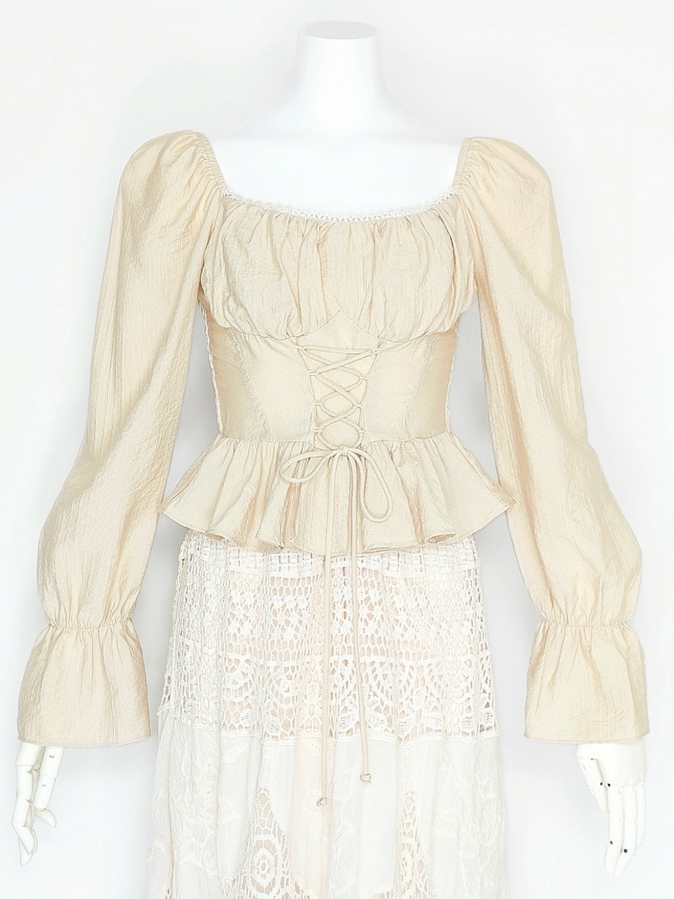コルセットクロシェレースセットアップBEIGE スタイリングイメージ4