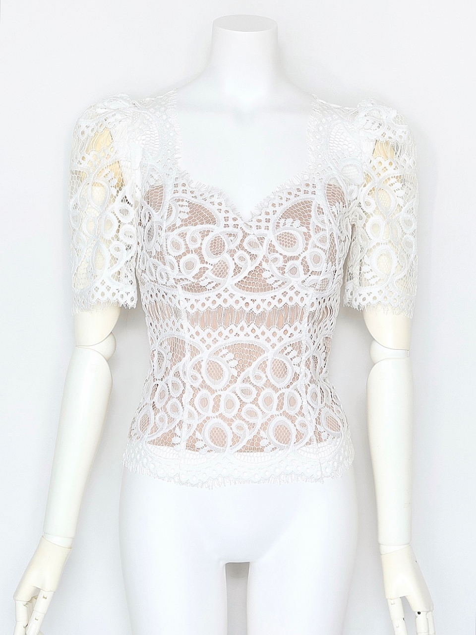 LUXE美フォムルレースブラウス(内蔵カップ付)WHITE スタイリングイメージ1