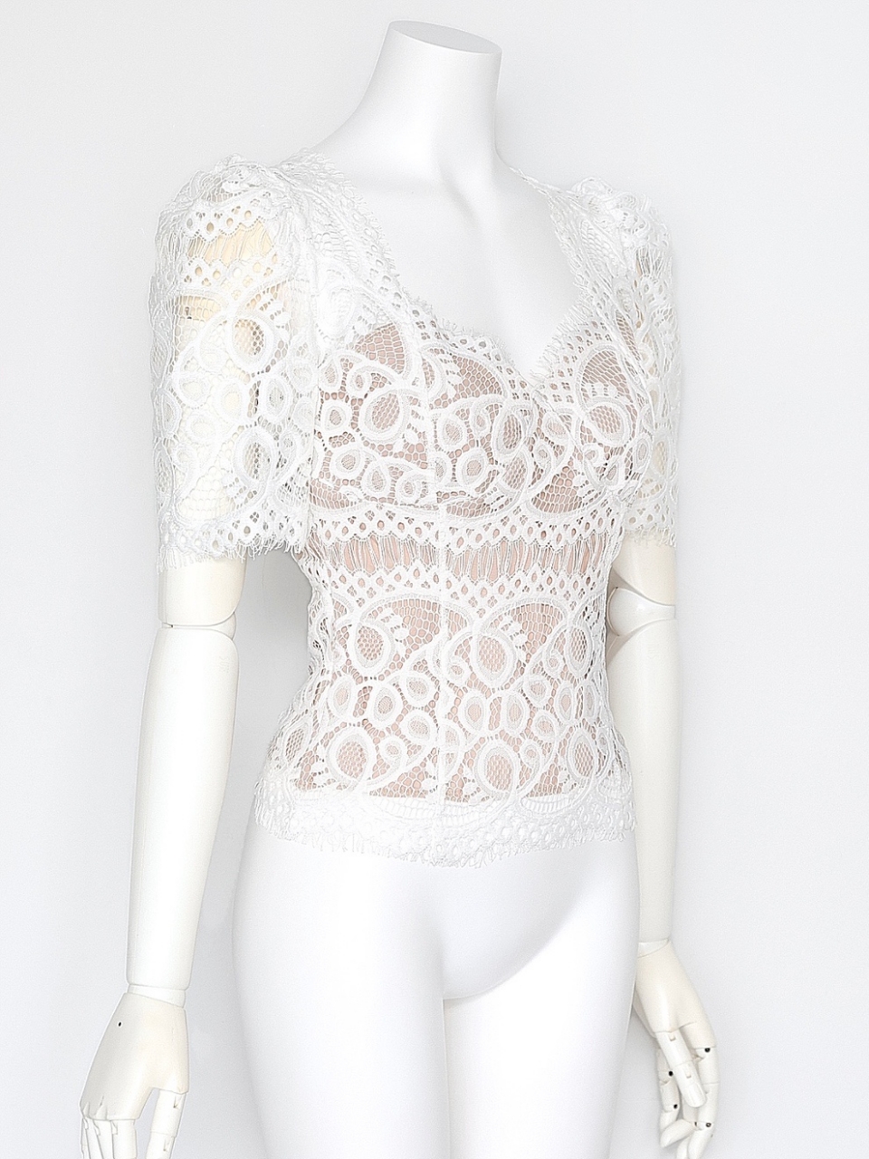 LUXE美フォムルレースブラウス(内蔵カップ付)WHITE スタイリングイメージ2