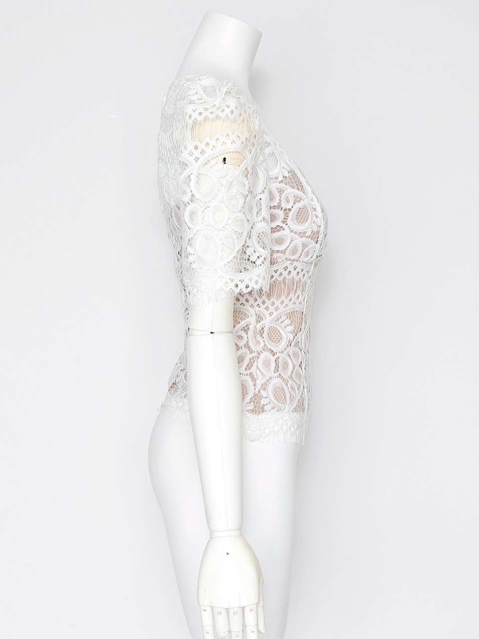 LUXE美フォムルレースブラウス(内蔵カップ付)WHITE スタイリングイメージ3