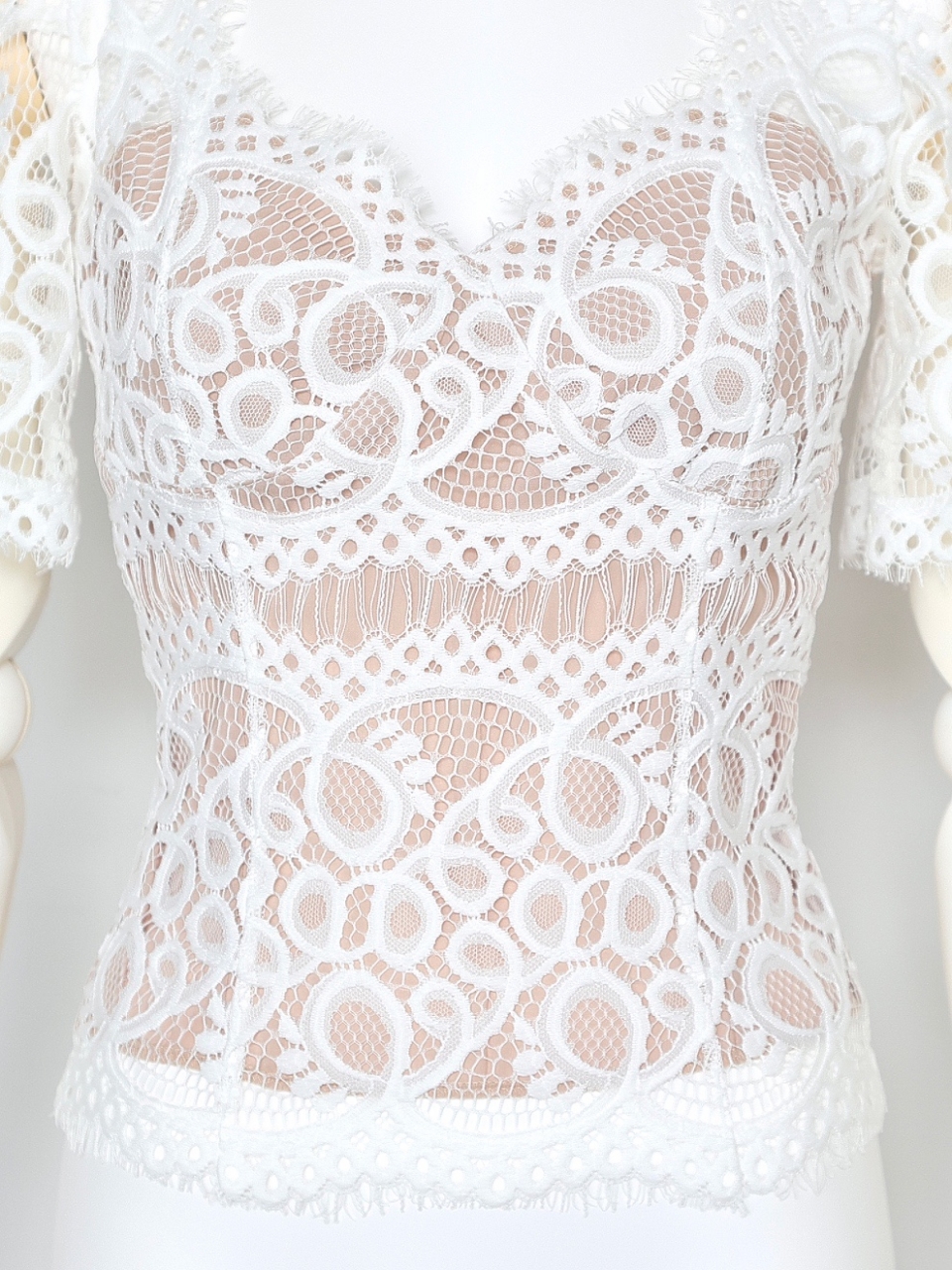 LUXE美フォムルレースブラウス(内蔵カップ付)WHITE スタイリングイメージ5