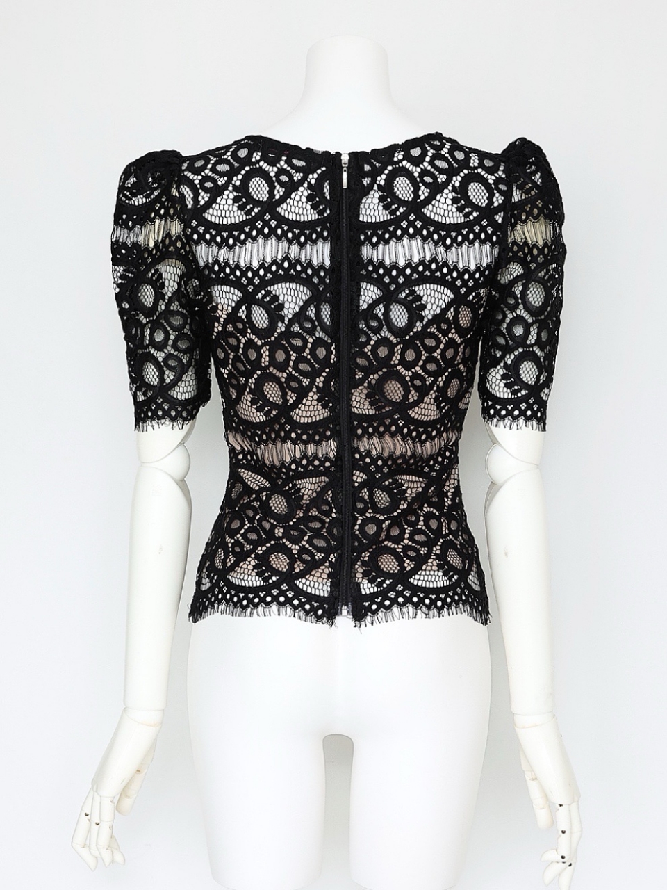 LUXE美フォムルレースブラウス(内蔵カップ付)BLACK スタイリングイメージ3