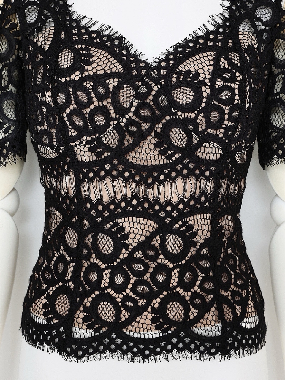 LUXE美フォムルレースブラウス(内蔵カップ付)BLACK スタイリングイメージ4