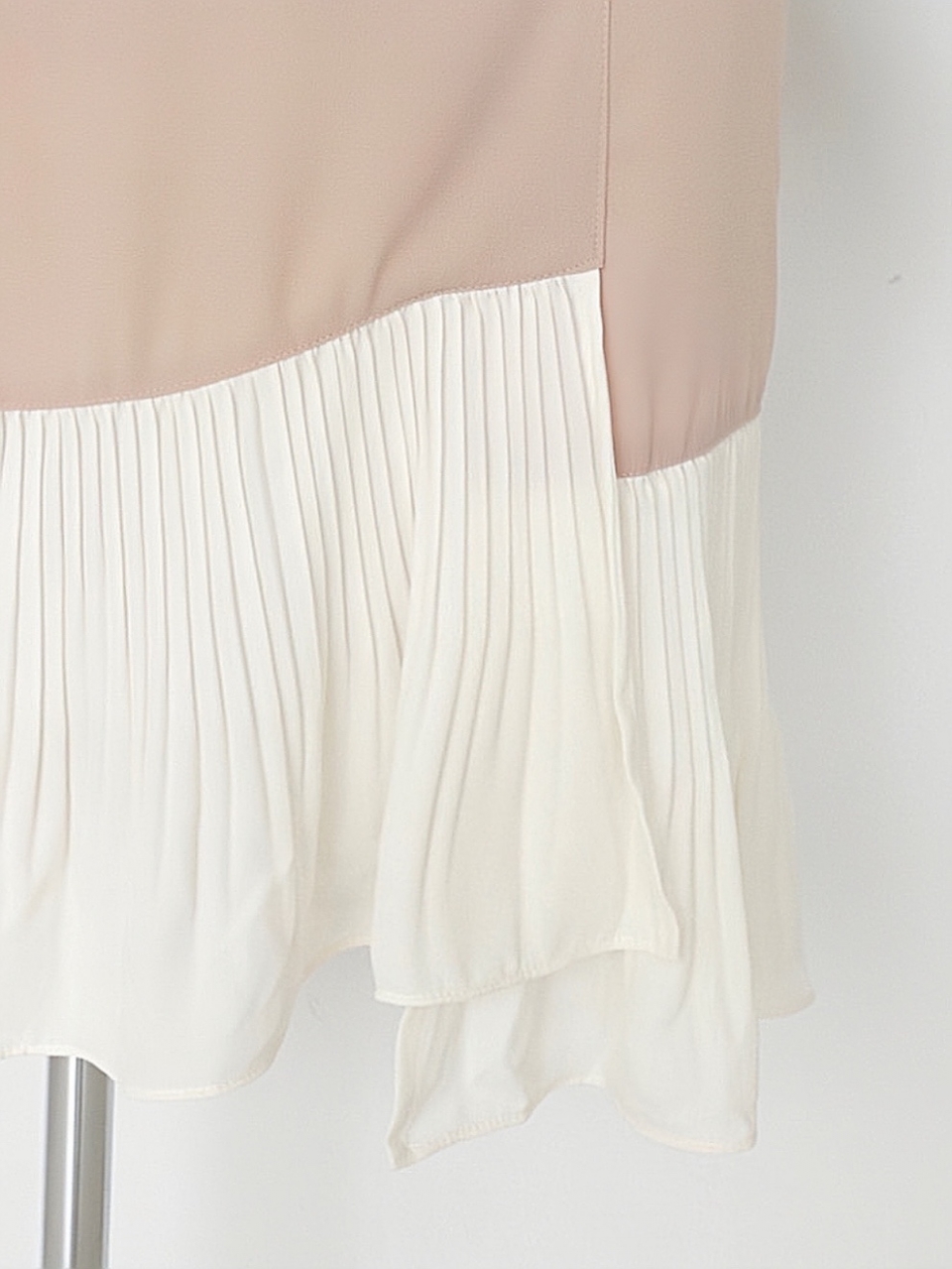 切替プリーツフリルスカートBEIGE スタイリングイメージ5