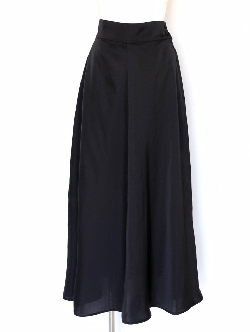 BLACKサテンロングスカート | miimi online store