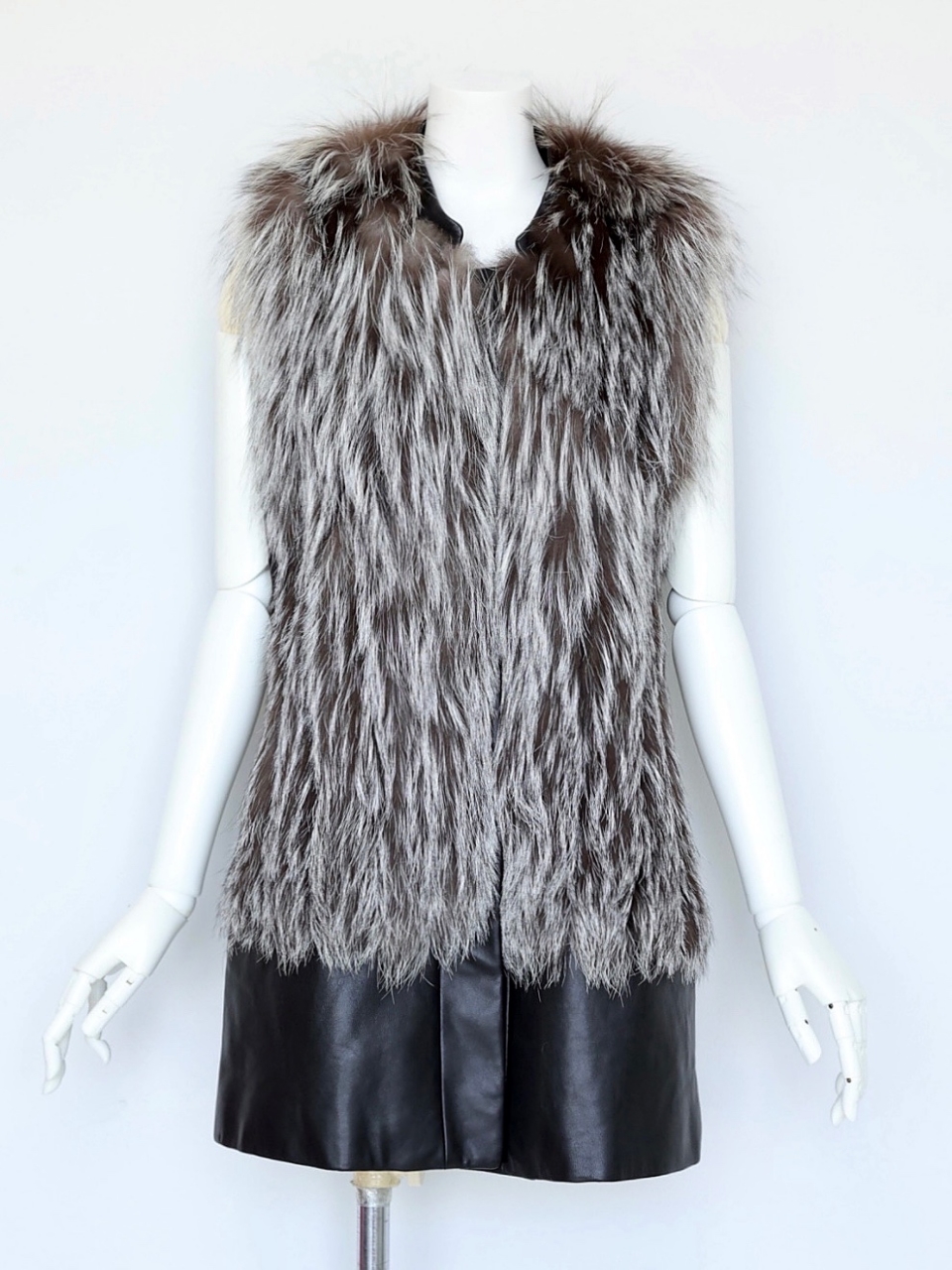 Real Fox Fur 本革2WAYジレワンピSILVER スタイリングイメージ1