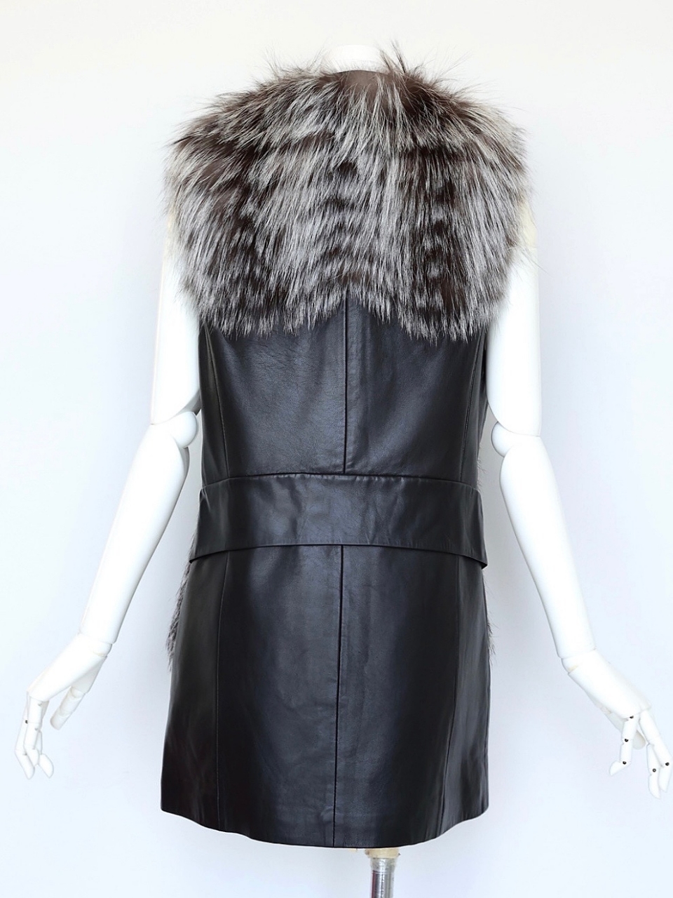 Real Fox Fur 本革2WAYジレワンピSILVER スタイリングイメージ4