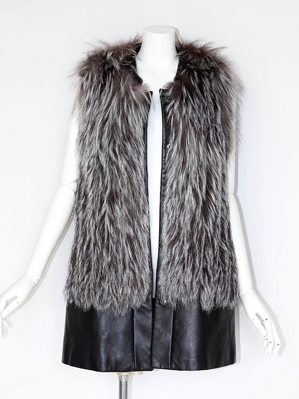 Real Fox Fur 本革2WAYジレワンピSILVER スタイリングイメージ5