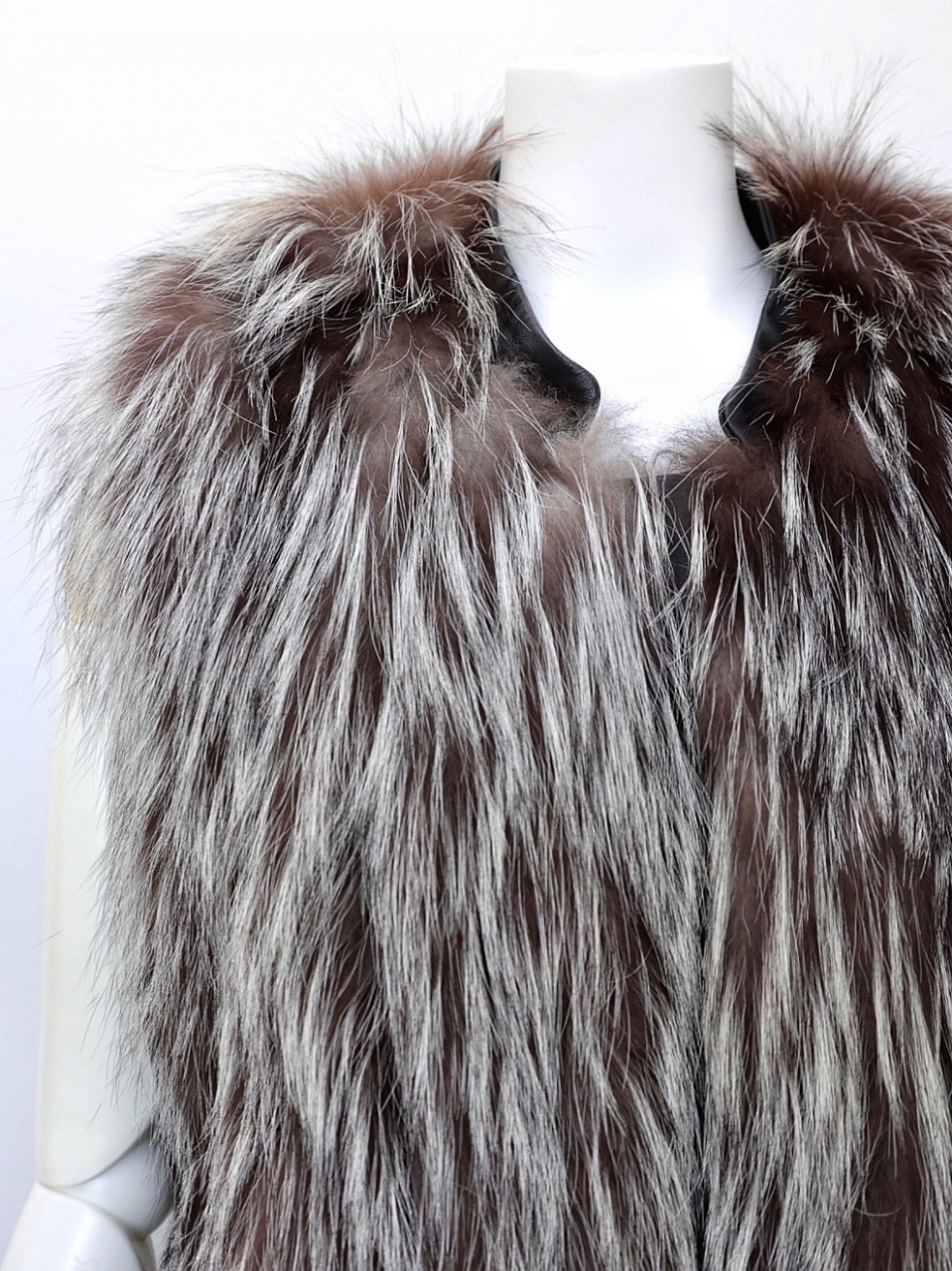 Real Fox Fur 本革2WAYジレワンピSILVER スタイリングイメージ6