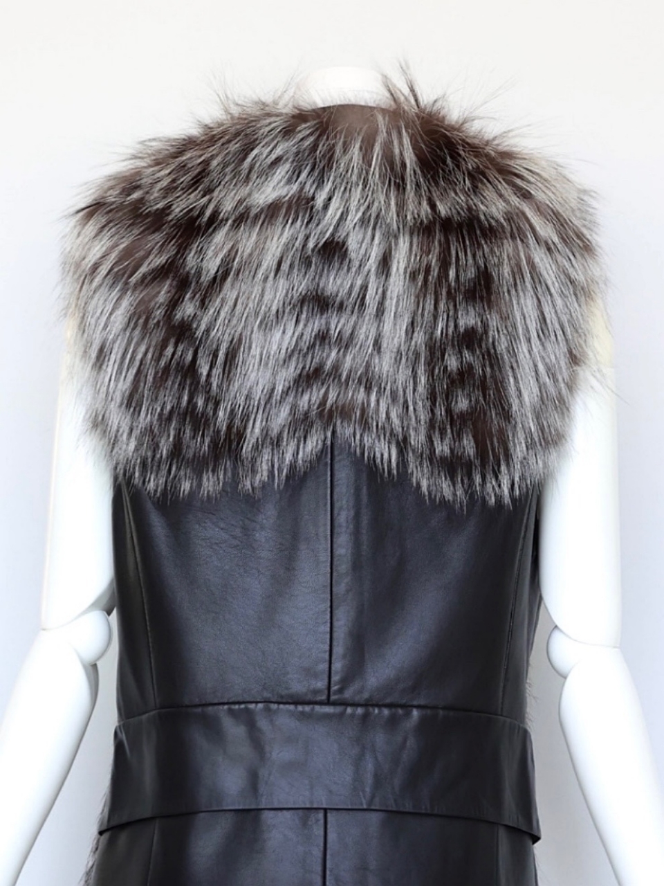Real Fox Fur 本革2WAYジレワンピSILVER スタイリングイメージ7