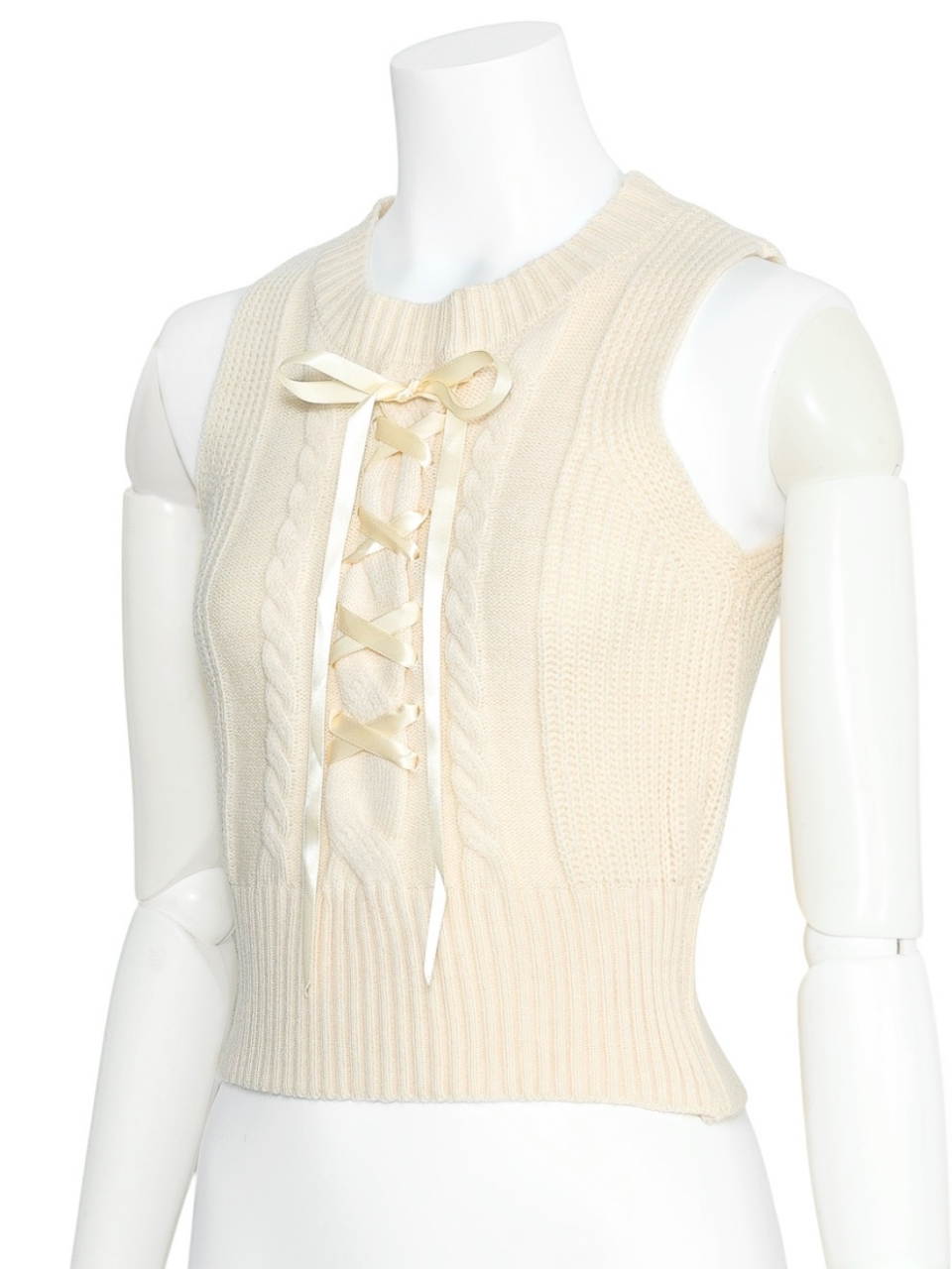 レースアップケーブルノースリニットIVORY スタイリングイメージ3