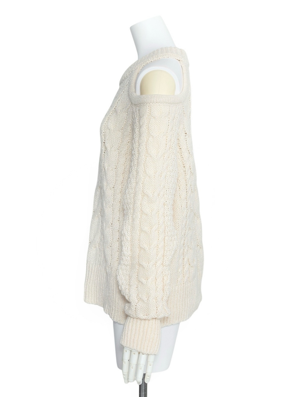 アシメオープンカットケーブルWOOLニットIVORY スタイリングイメージ2