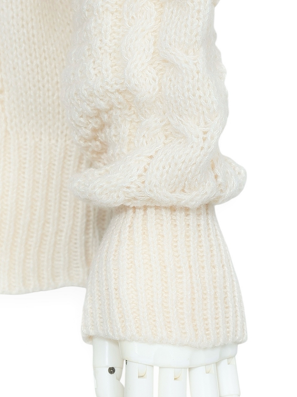 アシメオープンカットケーブルWOOLニットIVORY スタイリングイメージ7