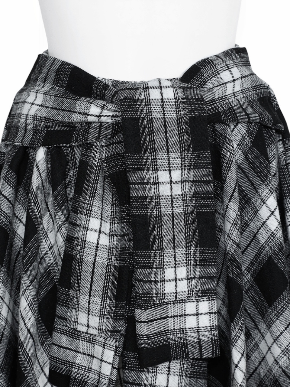 ネルシャツライクチェックヘムスカートBLACK スタイリングイメージ6