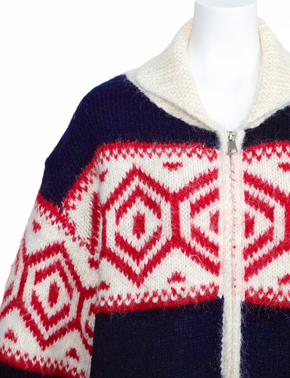 ノルディックリュクスWOOLブルゾンNAVYRED スタイリングイメージ4