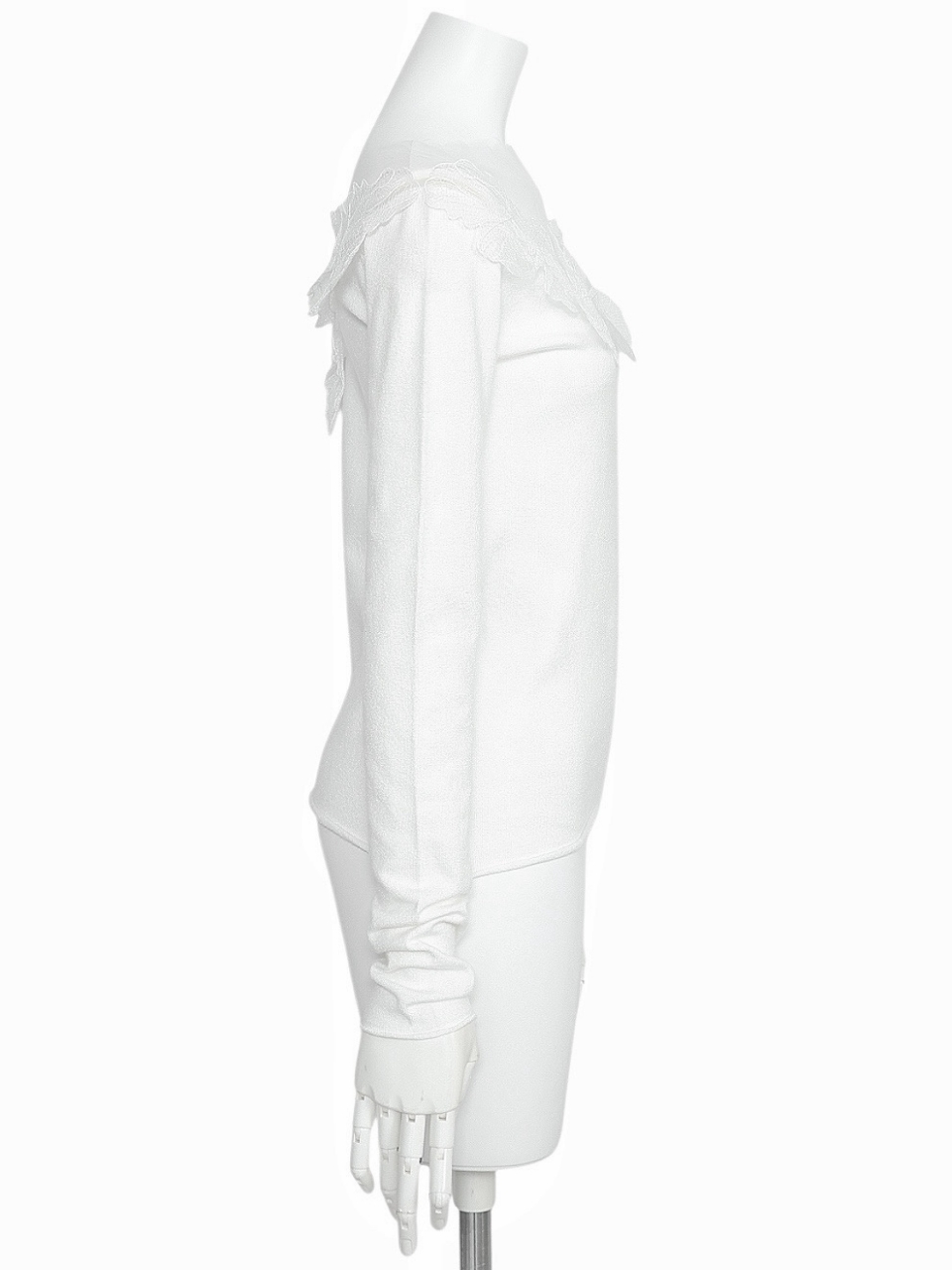 スワンリーフデコルテシアーニットWHITE スタイリングイメージ3