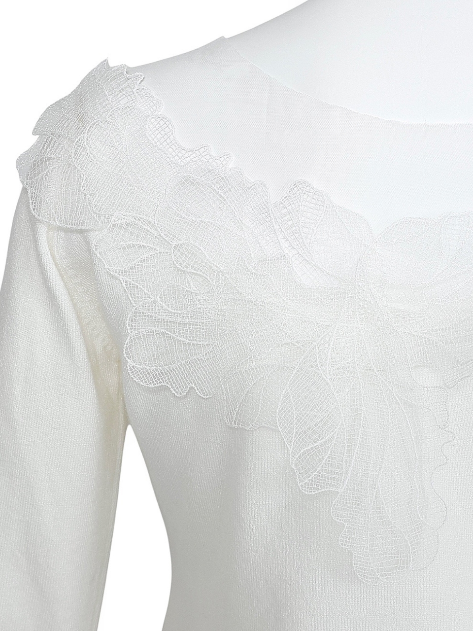 スワンリーフデコルテシアーニットWHITE スタイリングイメージ6