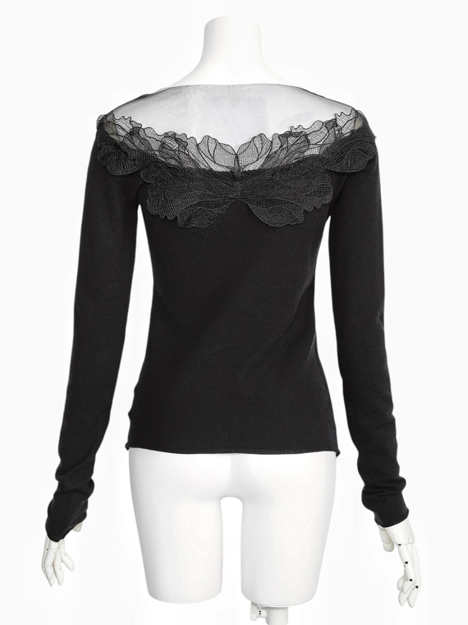 スワンリーフデコルテシアーニットBLACK スタイリングイメージ4