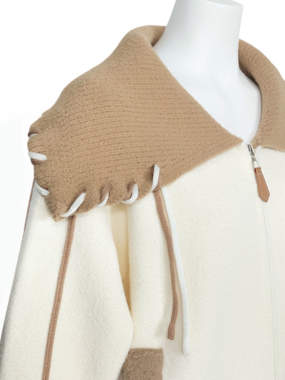 ケープカラーパイピングブルゾンIVORY スタイリングイメージ5